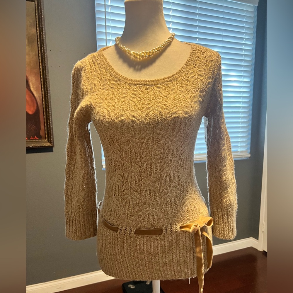 Ann Taylor Cream Sweater with Bow Accent.Size Small EUC